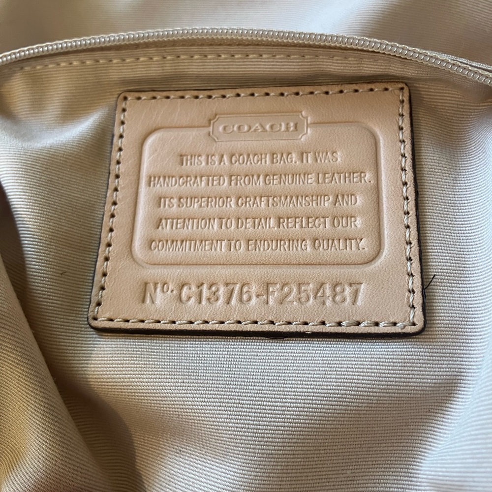 Coach F25487 Gallery Tote Patent Leather Navy Beige Trim Shoulder Bag Excellent - Picture 10 of 16